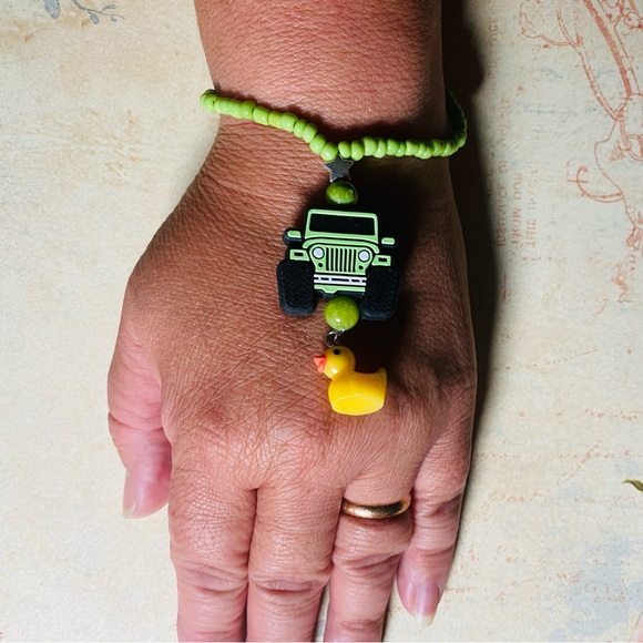 Silicone 4x4 Jeep Duck Rearview Mirror Charm-Keychain-Bag Charm- 4x4 Bracelet - Picture 7 of 8